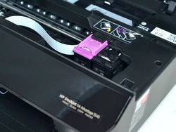 Come posso controllare manualmente l'inchiostro rimasto nella cartuccia della stampante